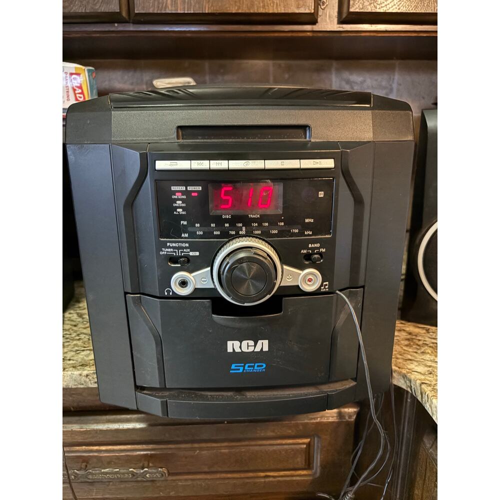 RCA RS22162 5-Disc CD Changer Stereo System Speakers Vintage AM/FM Radio, Aux